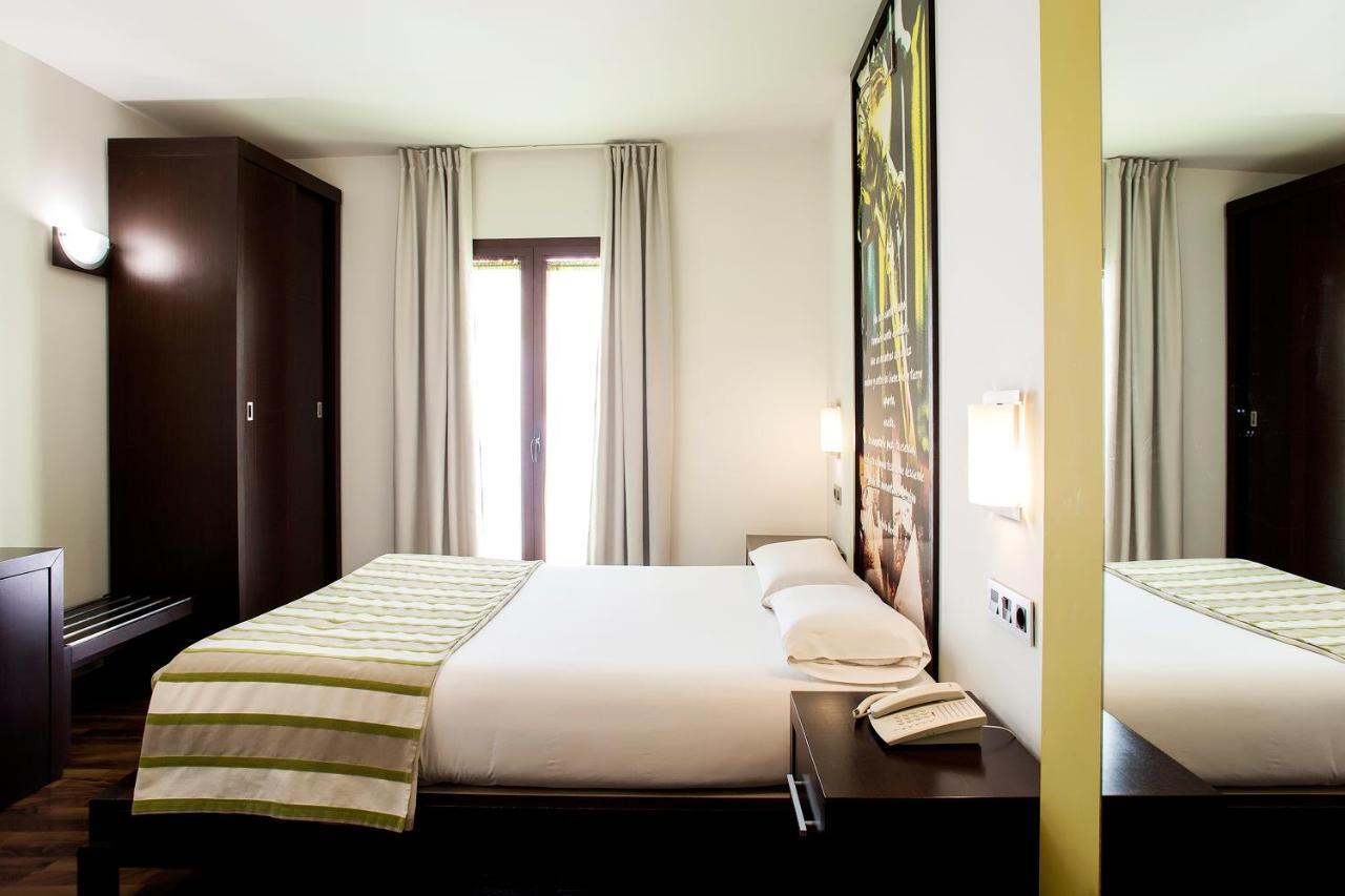Hostal Aznaitin Baeza Exterior photo